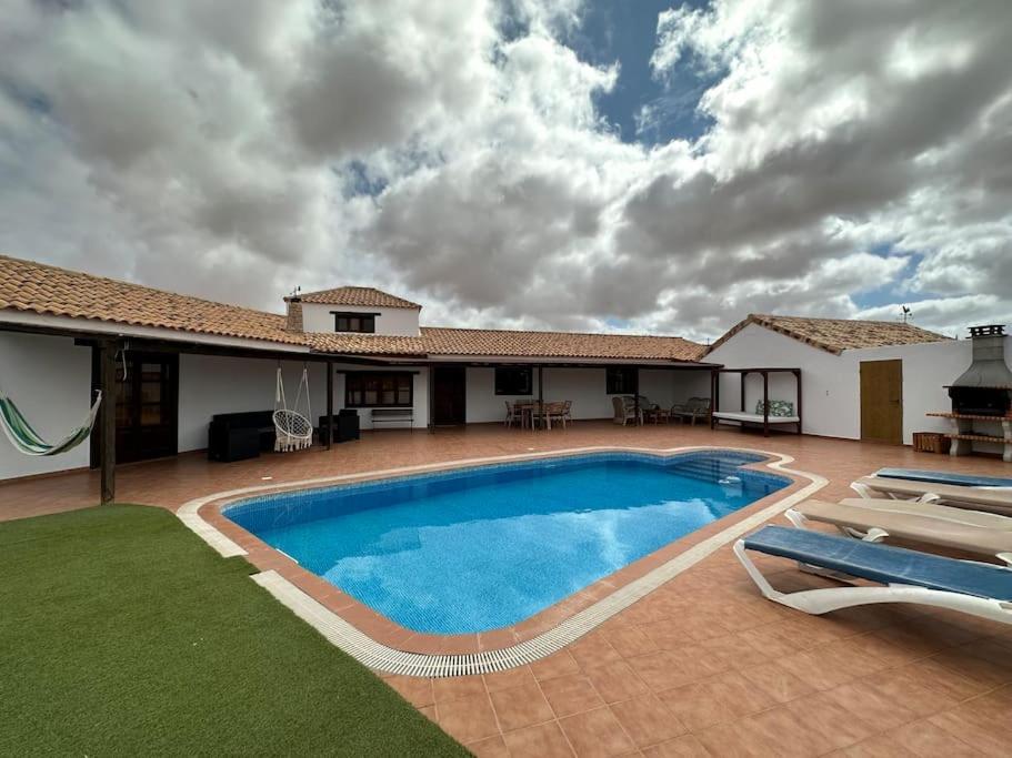 Villa With Pool In The Centre Of Fuerteventura 安提瓜 外观 照片